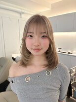 ノラ ウメダ(NORA UMEDA)&nbsp;レイヤーカットハッシュカットミルクティベージュ初ブリーチ