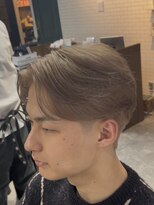 アミーゴ(AMIGO)&nbsp;センターパート×ホワイトベージュ　　ブリーチ/ダブルカラー