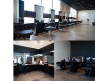 クリック 辰巳店(CLiC)の雰囲気（店内は広々した落ち着いた白黒を基調とした空間になります。）