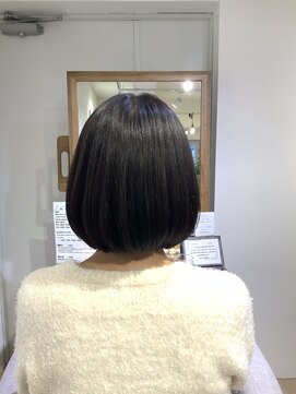 ユーネリー(U-NERY) 丸みを出した艶ボブスタイル