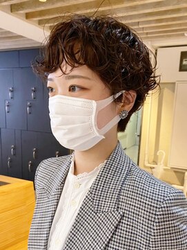 アイティーバイアルバム 八王子店(IT by ALBUM) ショートパーマ_外ハネボブセクションカラー_ba393401