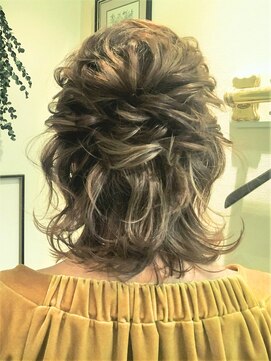 クシュ 所沢西口プロぺ通り(kusyu... ) 顔回りレイヤーボブウルフココアベージュ/黒髪/グレージュカラー