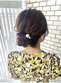 アップスタイル　シニヨン　お呼ばれヘア