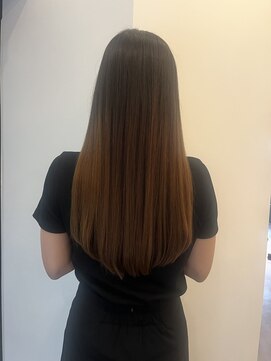 ニューカマー バイ ヘッドライト シブヤ(NEW COMER by HEADLIGHT shibuya) ナチュラルストレート×艶髪