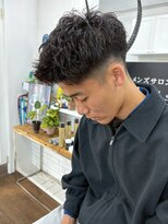 ユイマァルスロウ(YUIMARL SLOW)&nbsp;メンズ刈り上げニュアンスパーマ波巻きツイストスパイラル