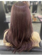 カラーのダメージ削減「ケアブリーチ」使用。エイジング毛も傷ませず、艶のある仕上がりに