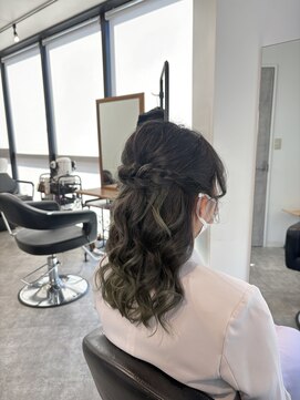 アシュア(Asure) ハーフアップツイスト編み