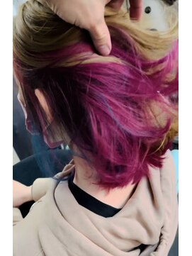 ヘアースタジオ ゴーゴー ヘアー(HAIR STUDIO GOGO HAIR) ベージュ×インナーワイン×イヤリング