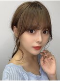 ハーフアップヘアアレンジ顔まわりカットおくれ毛サイドバング