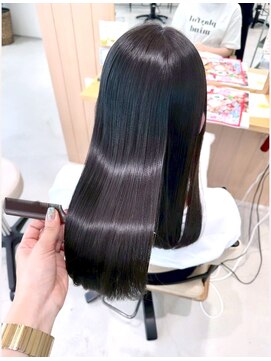 ファムバイアヴァンス(Femme by AVANCE.) くびれヘアグロッシーブラックヘア