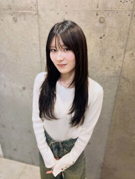 顔まわりレイヤー ストレートヘア ロング