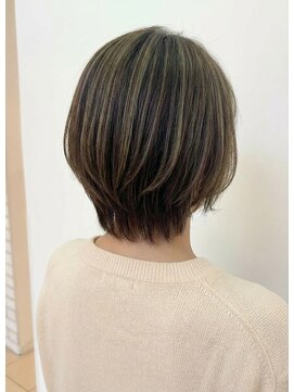 アッシュ 十日市場店(Ash) 白髪ぼかし / ショート