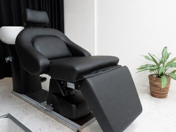 グラムール(glamour)の写真/1席だけのプライベートサロン◇マンツーマンでゆったりくつろげる上質空間＊美容室が苦手な方もおすすめ◎