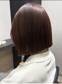 艶ブラウン×ぷつっと切りっぱなしボブ