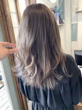 ファムエリア(FEMME AREA) アッシュグレージュ　オトナ女子ロング