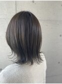 アッシュグレージュ黒髪暗髪 丸み外ハネくびれミディ