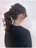 巻き髪ポニーテール