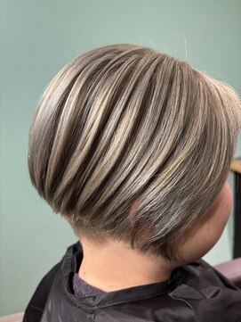 ジェイ(J) ショートボブ