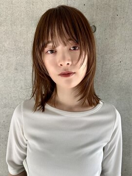 アンガーデン(Une GARDEN) ミディアムレイヤー/顔まわりカット/ベージュカラー