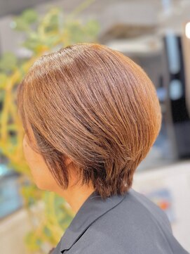 シュヴー 築地(CHEVEUX) 明るい白髪染め/白髪ぼかし/丸みショート/40代/50代/60代/