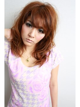 オーバーキャプテンネイキッド(OVER CAPTAIN NAKED) 立体感のあるカラーリングと外国人風カットの伸ばしかけセミディ