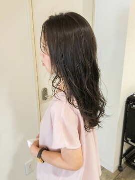 コマド(Comado) ゆるく落ち着いた暗髪カラー