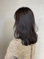 リジー(Litzy)&nbsp;“暗くても柔らかさのあるミディアムヘアー“【椎葉】