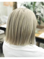 イーアップ バイ ボス(e up by boss)&nbsp;切りっぱなしボブ【ホワイトベージュ】