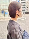 大人女性の美人ミニボブ×透けるヌーディベージュカラー