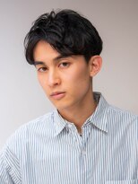 サーカス バイ ビュートリアム 青山(CIRCUS by BEAUTRIUM)&nbsp;ナチュラルセンターパート ツーブロック 刈り上げヘア