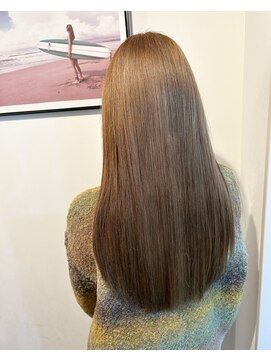 マリン(Marine) 20代30代ミルクティーベージュカラーロングヘア