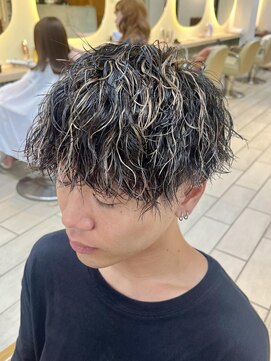 テトラ バイ ネオリーブ 横浜西口店(tetra by neolive) メンズ　ブリーチ　ハイライト　ツイスパ　横浜