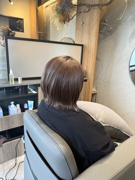 ツキヒ(TUKIHI) アッシュブラウンにほんのりピンク