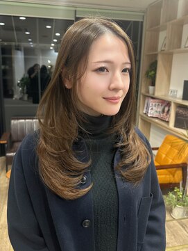 ヴィヴィ(VIVIE) 似合わせ大人ガーリーダークアッシュミディアムレイヤーカット