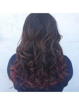 ナーリー(GNARLY Hair Design) インナーレッドの大人ロング