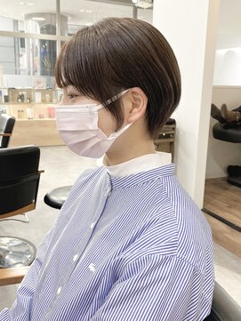 ジーニー 横浜(giinii) 大人可愛い20代30代前下がり丸みショートベージュ【横浜】渋谷