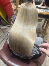 オリジナル技法で自然でつややかな質感に【髪質改善トリートメント】【髪質改善縮毛矯正】