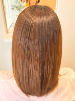 シーズ(Seeds)の写真/大人女性のお悩みに寄り添い、艶のある美髪に導きます◇ダメージレスで髪に優しいカラー剤を使用♪