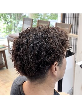 ティアラ 桜木町(TIARA)の写真/【桜木町5分/メンズ】トレンドを抑えた最旬のカット、パーマ、ハイライト、ヘッドスパ、眉毛までトータルで