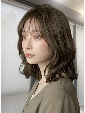 ロイ(Roi) Roi渋谷・レイヤーミディアム・ベージュカラー