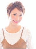 似合わせカットのオン眉バングで小顔効果のベリーショート