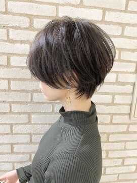 アンド ストーリーズ(&STORIES) 大人かわいい小顔前下がりスリークボブローライト20代30代40代