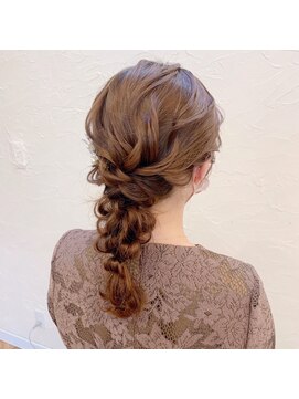 ヘアメイクアンドセットサロン リッコ(Hair make&set salon Ricco) ミディアムヘア編み下ろし