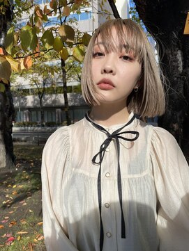 カルテ(QUARTE) ぱっつんボブ 艶ベージュ