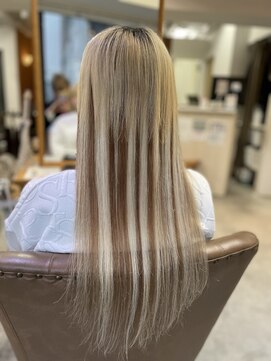 フツーロ 栄(FUTURO) ギャルに大人気ローライト！！