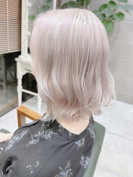 デイズ(days) ホワイトベージュ透明感カラー/ハイトーンカラーボブ