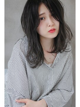 ミント(mint) 透け感アッシュに、ゆるふわミディアムスタイル