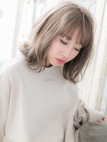 ブルー(BLUE)&nbsp;大人可愛いグレイアッシュくせ毛風くびれボブ10代20代30代b水戸