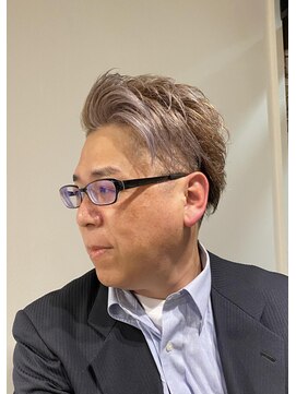 ドルクス 日本橋(Dorcus) 日本橋銀座有楽町40代５０代派手髪　刈り上げツーブロアシメ