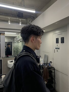 クロムトウキョウ ザ バーバー ネオン 新宿店(CHROM TOKYO the Barber ne/on) フェザーショート